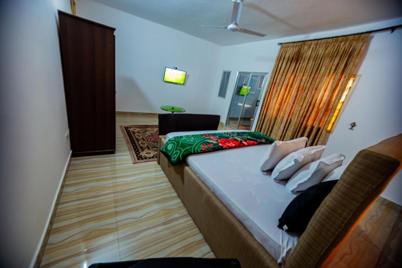 Nap Apartment Hotel Dansoman エクステリア 写真