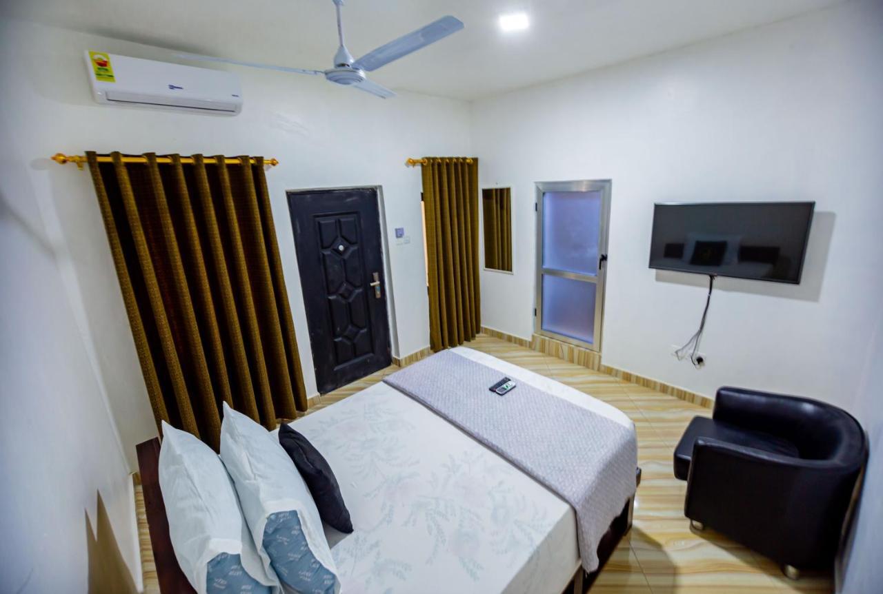 Nap Apartment Hotel Dansoman エクステリア 写真