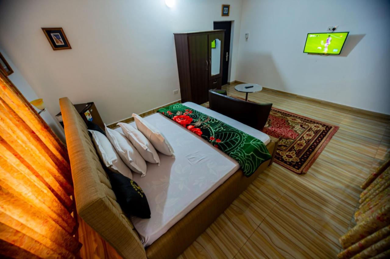 Nap Apartment Hotel Dansoman エクステリア 写真