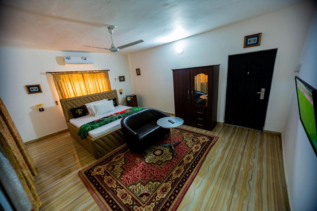 Nap Apartment Hotel Dansoman エクステリア 写真