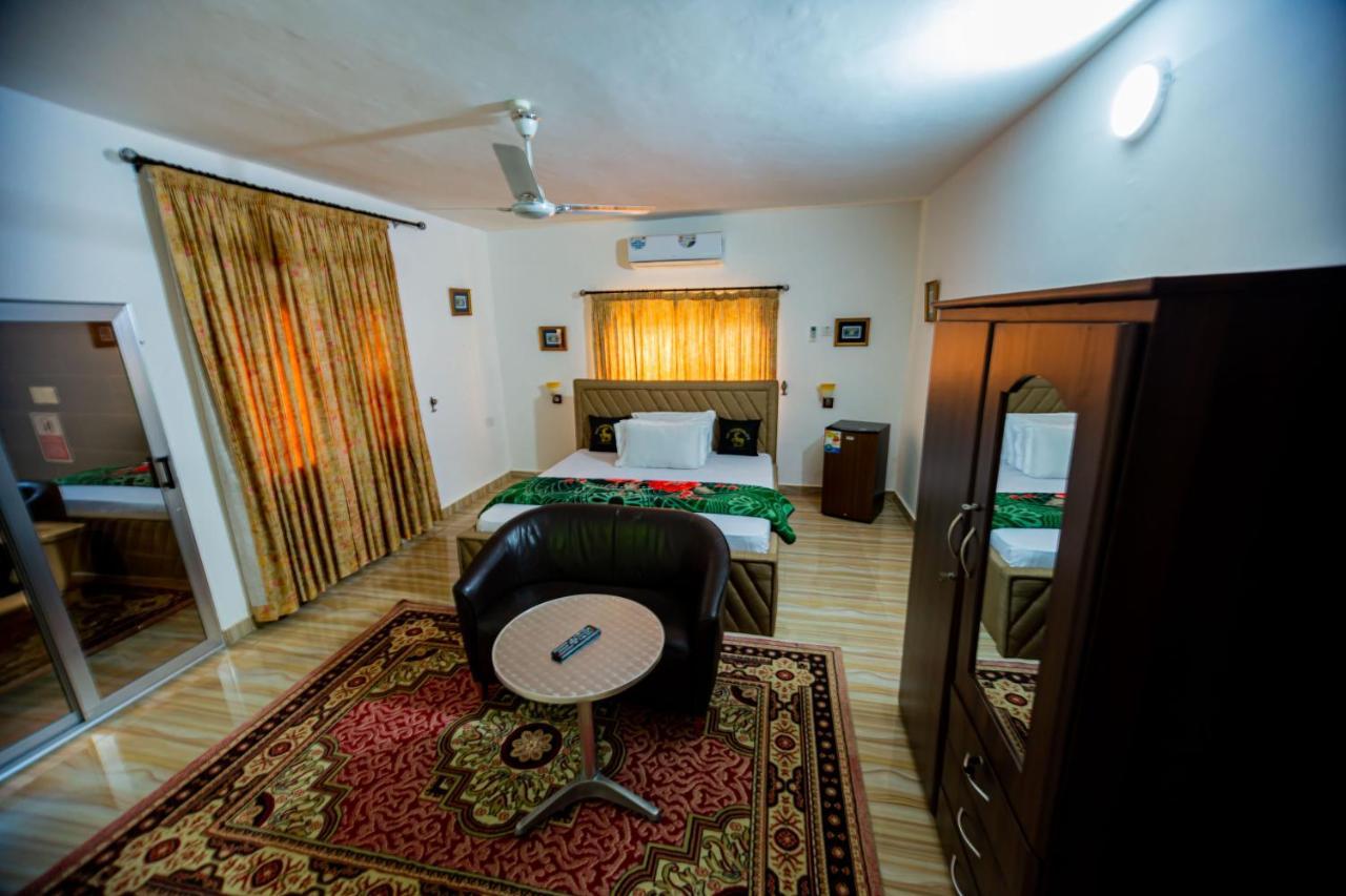 Nap Apartment Hotel Dansoman エクステリア 写真