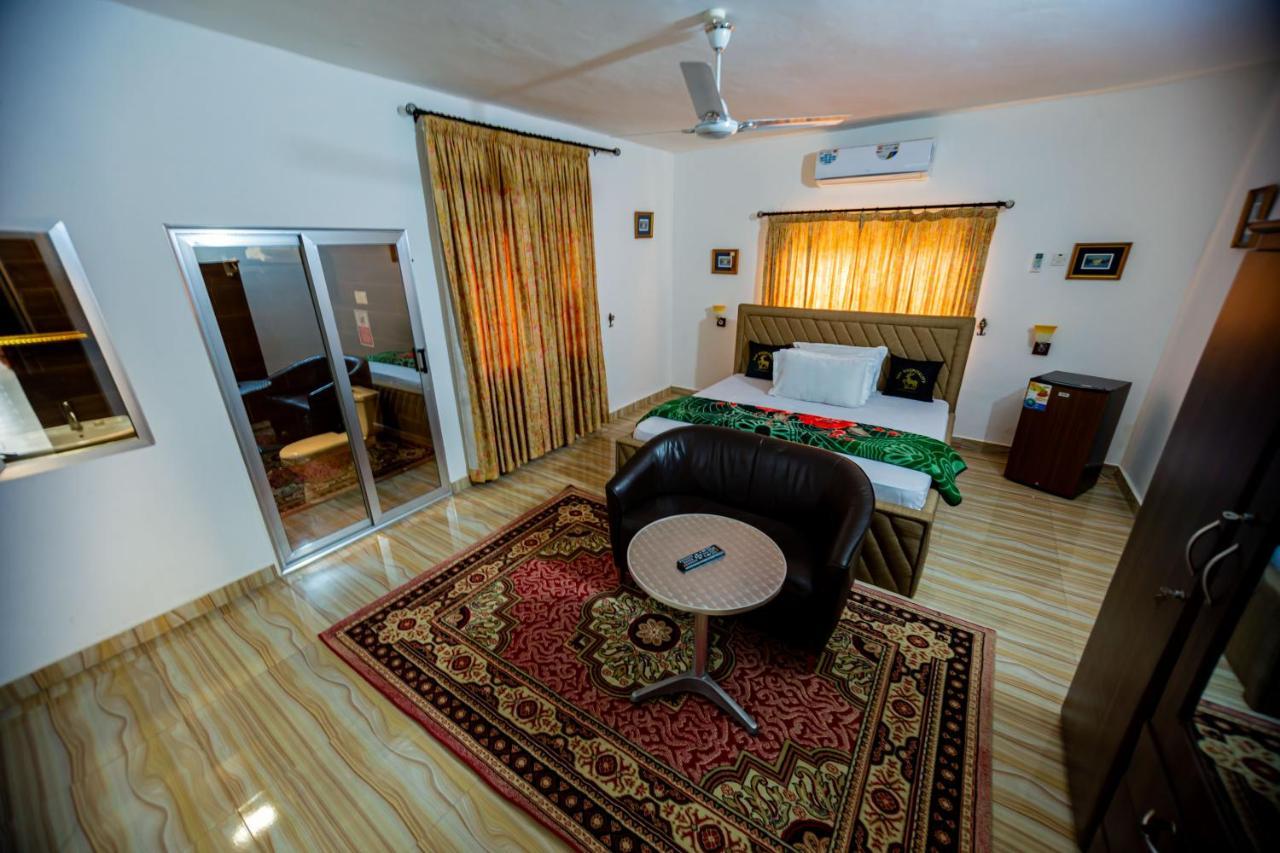 Nap Apartment Hotel Dansoman エクステリア 写真